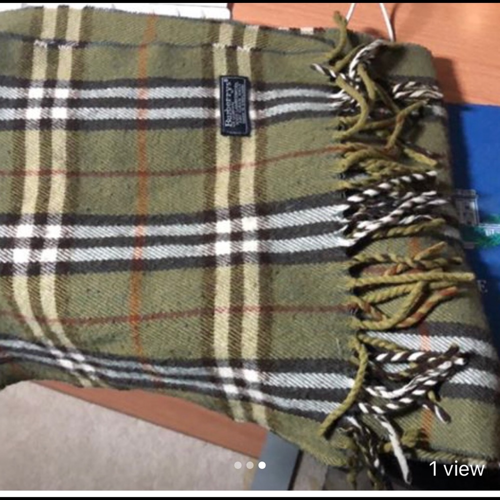 Burberry lambs wool scarf